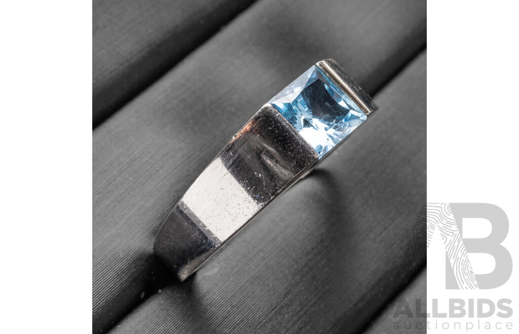 14ct White Gold Solitaire Thin Signet Ring - Size O