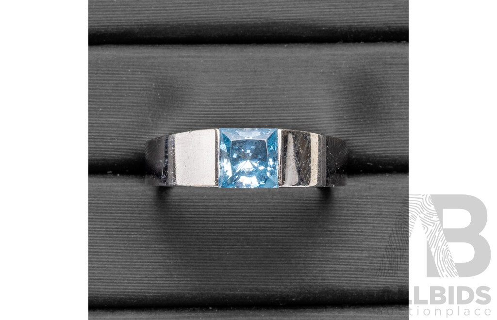 14ct White Gold Solitaire Thin Signet Ring - Size O