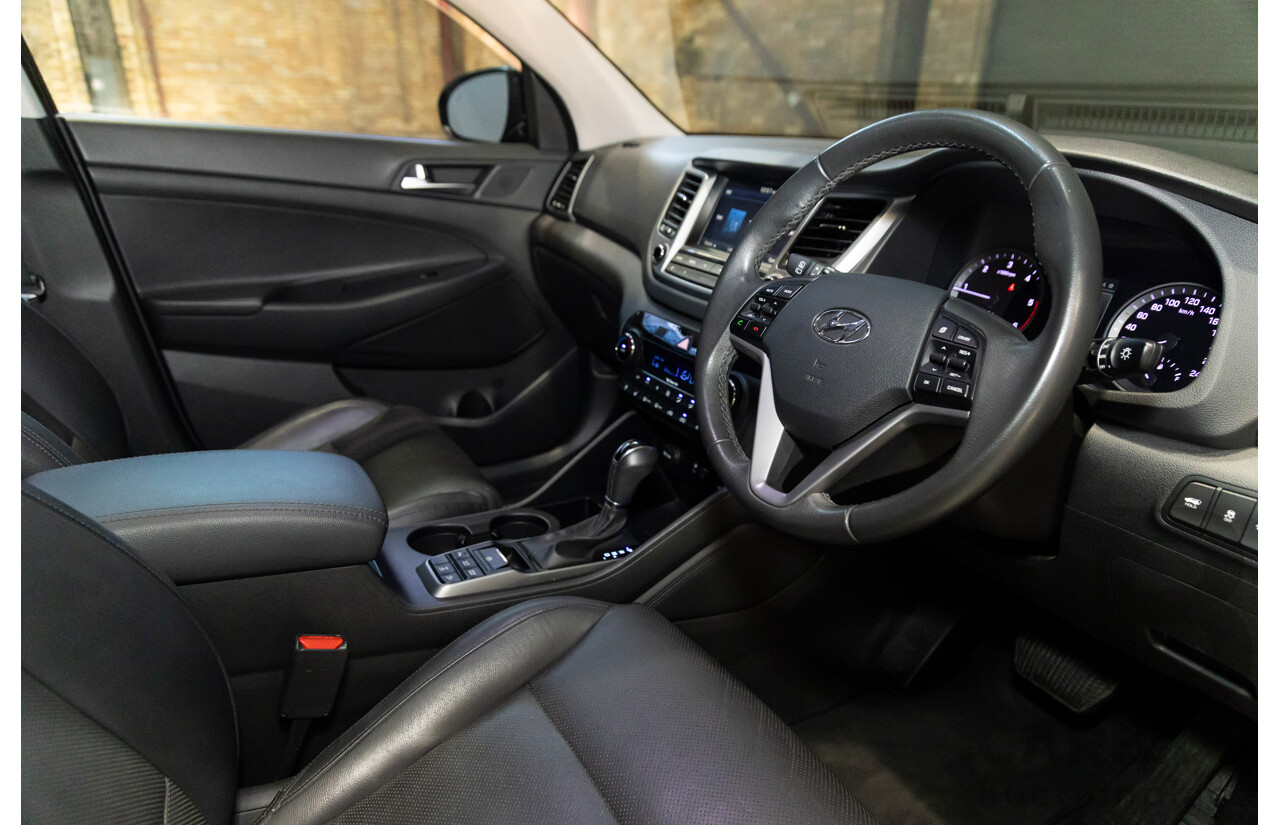 10/2015 Hyundai Tucson Highlander R-Series (AWD) TLE 4d Wagon Black Turbo Diesel 2.0L