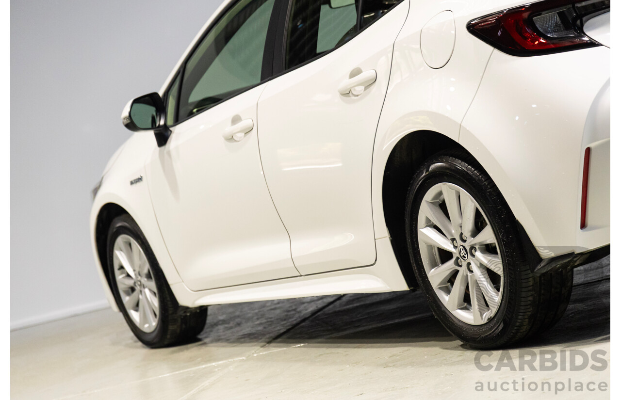 01/2024 Toyota Corolla Ascent Sport Hybrid ZWE219R 5D Hatchback White 1.8L