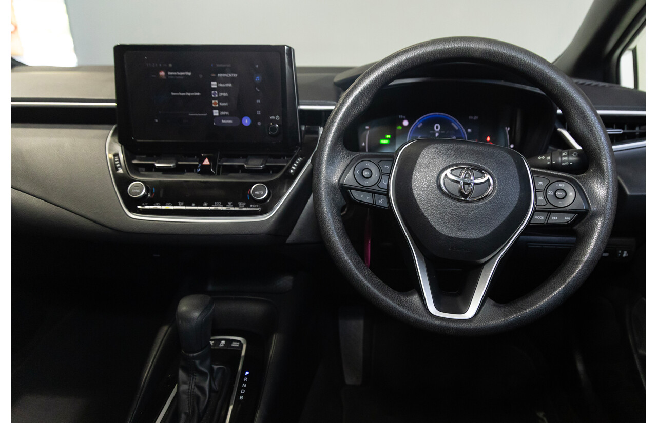 01/2024 Toyota Corolla Ascent Sport Hybrid ZWE219R 5D Hatchback White 1.8L