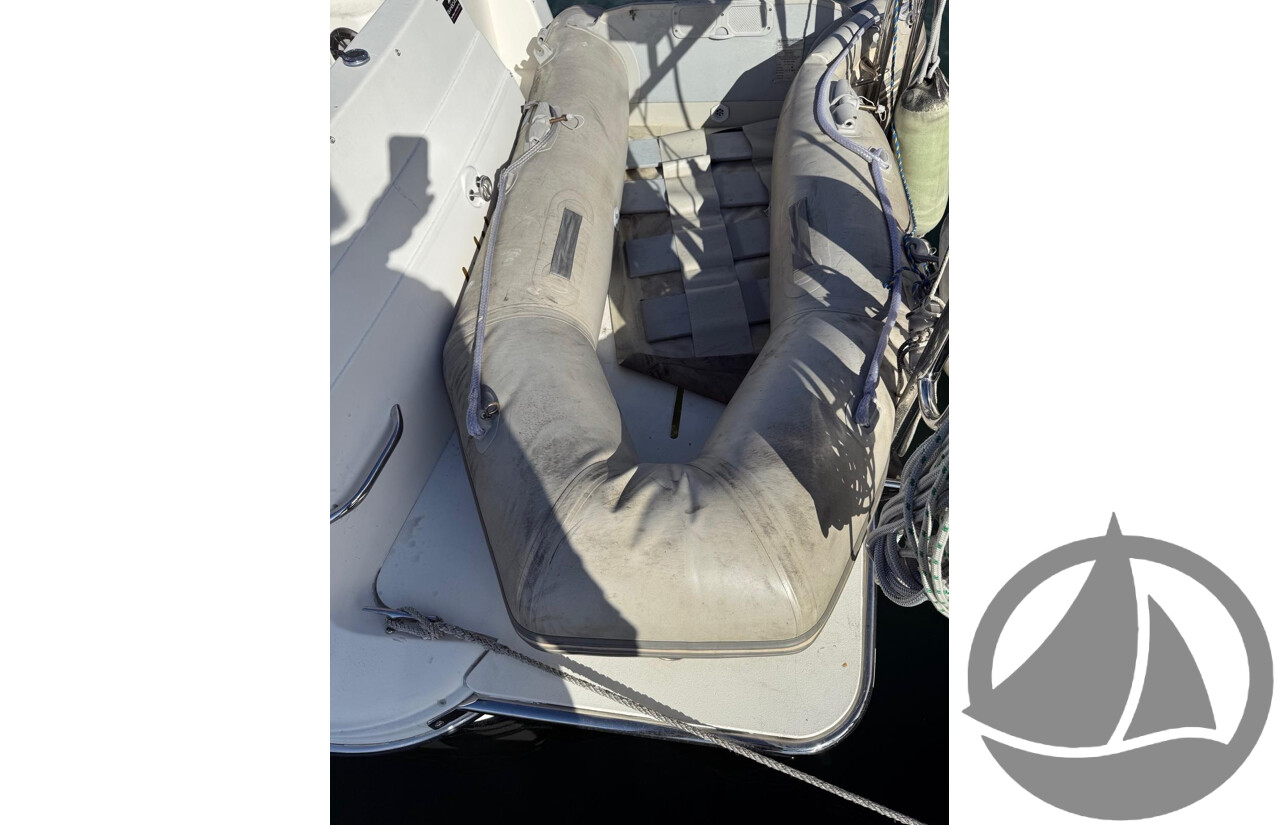 NO RESERVE PRE-LOVED - 2005 Glastron 249 Cabin Cruiser, V8 Volvo Penta 5.0L