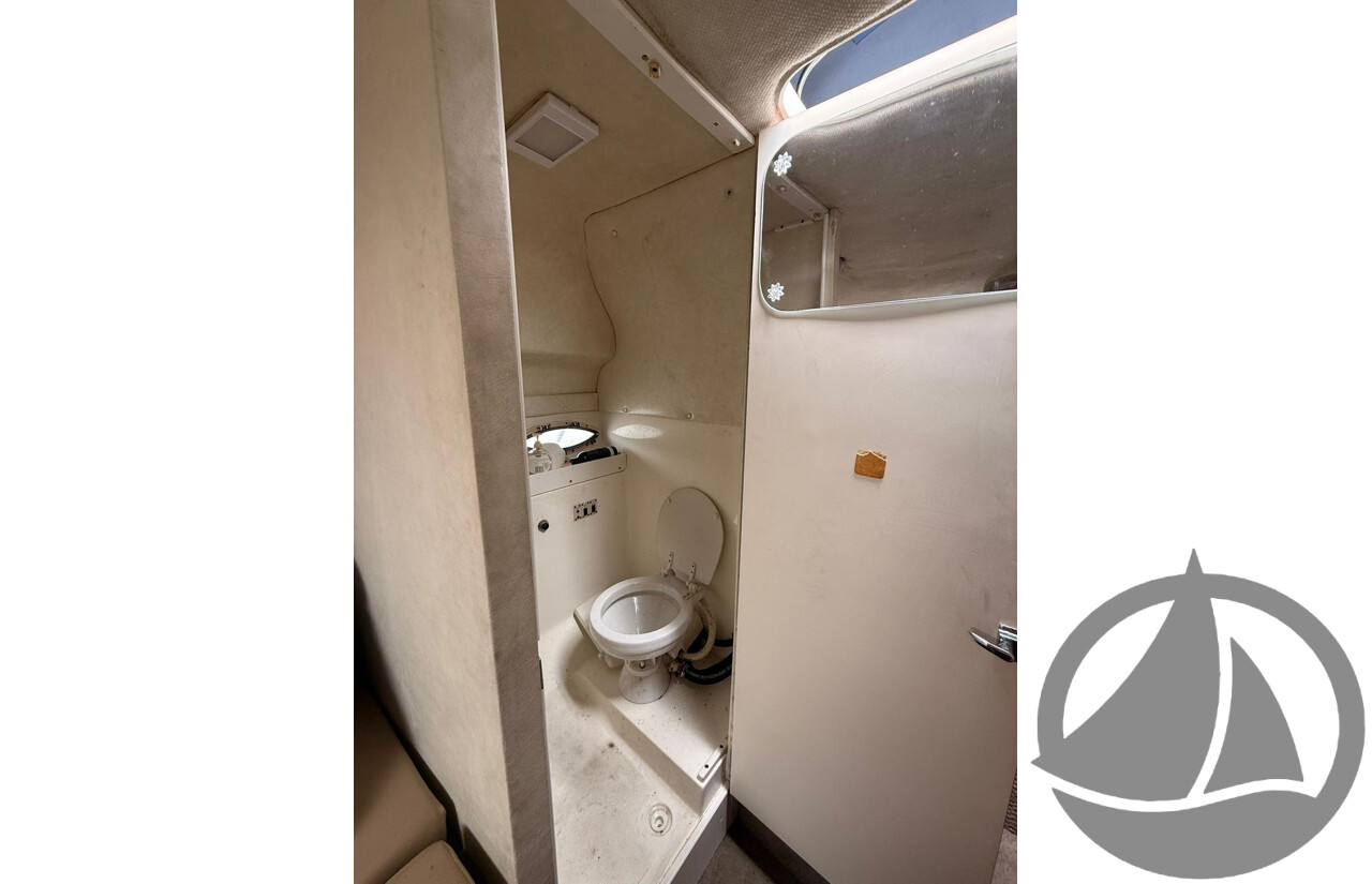 NO RESERVE PRE-LOVED - 2005 Glastron 249 Cabin Cruiser, V8 Volvo Penta 5.0L