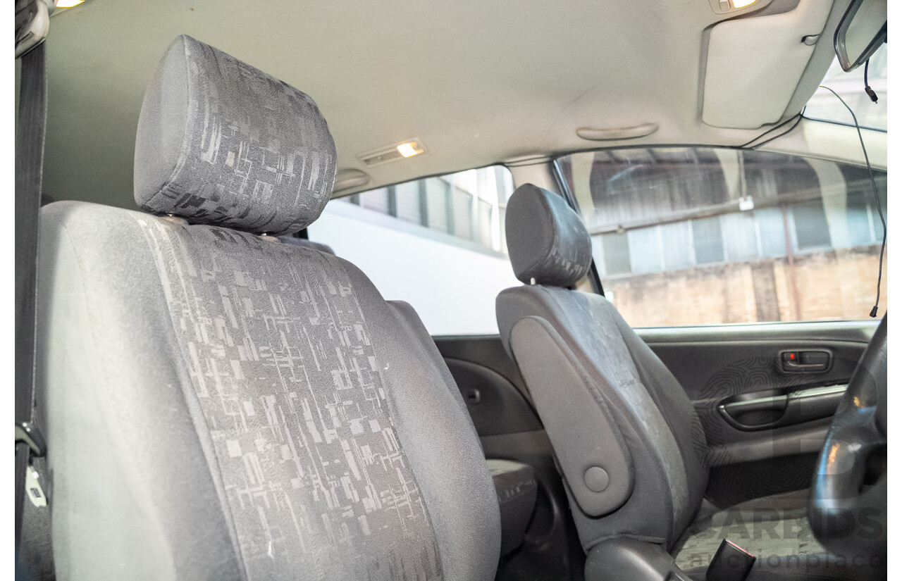 10/2003 Toyota Tarago GLi ACR30R 4d Wagon White 2.4L