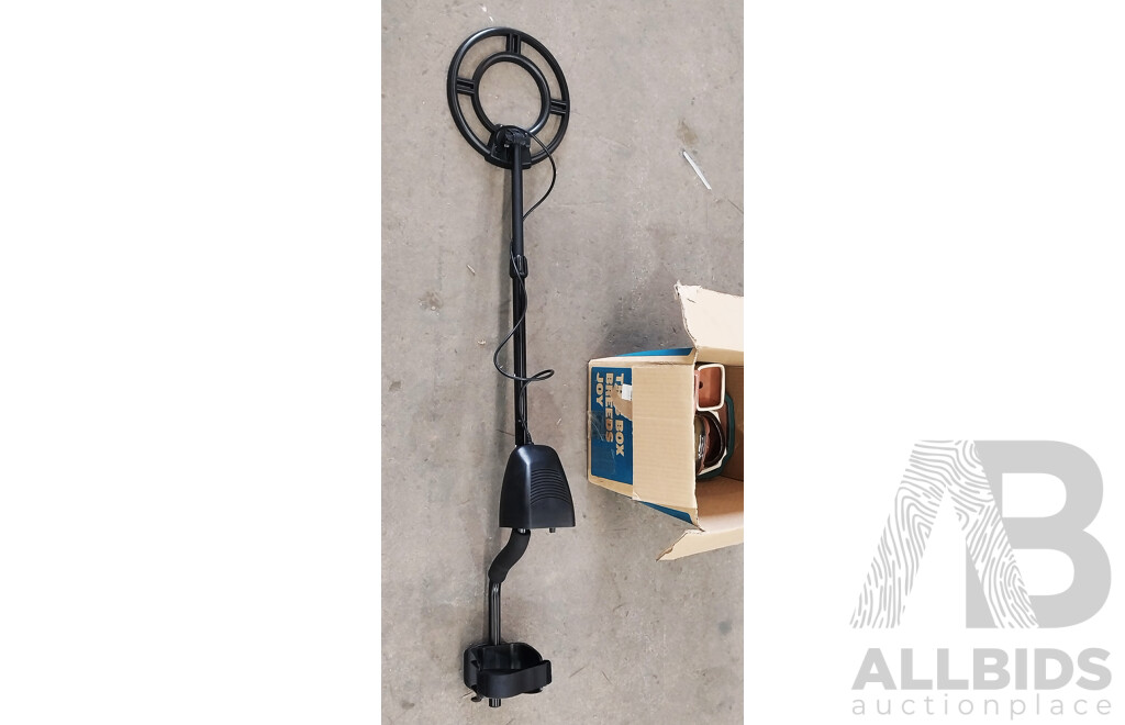 Hand-held Metal Detector & Ceramic Pots
