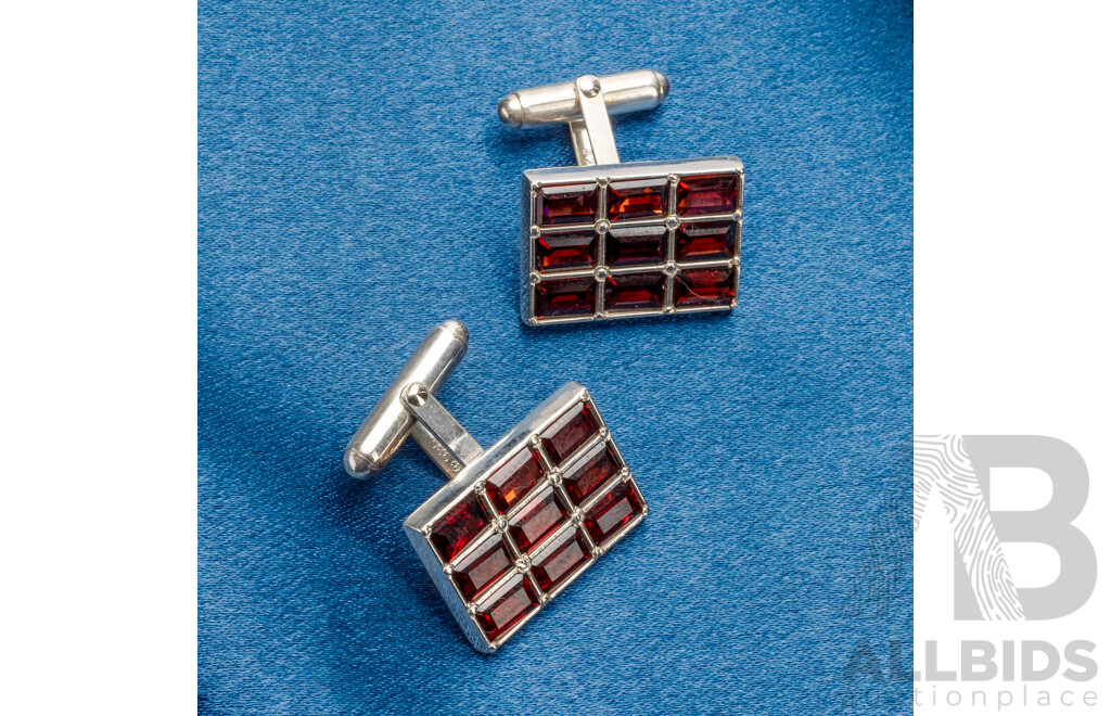 Pair of Men's 925 Sterling Silver & Garnet Cufflinks - 17.59gms