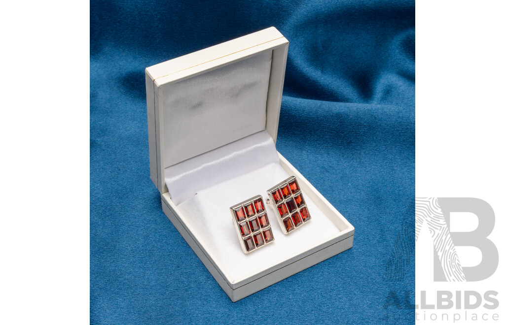 Pair of Men's 925 Sterling Silver & Garnet Cufflinks - 17.59gms