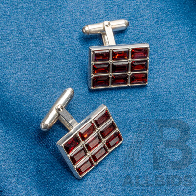 Pair of Men's 925 Sterling Silver & Garnet Cufflinks - 17.59gms