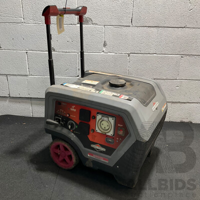 BRIGGS & STRATTON Q6500 Quiet Power Series 6500W Inverter Generator