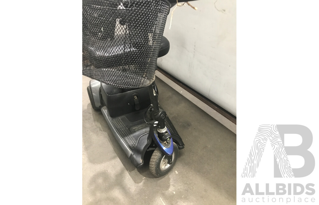 Pride Go-Go Elite Traveller Pride 3-Wheel Mobility Scooter