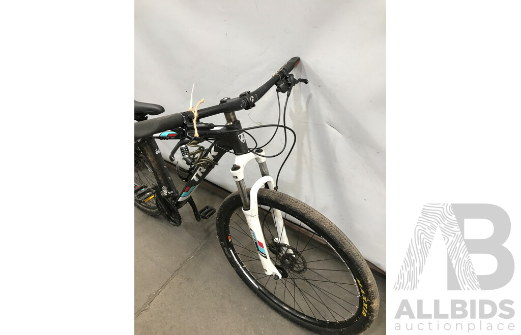Trek Marlin 7 27-Speed Mountain Bike