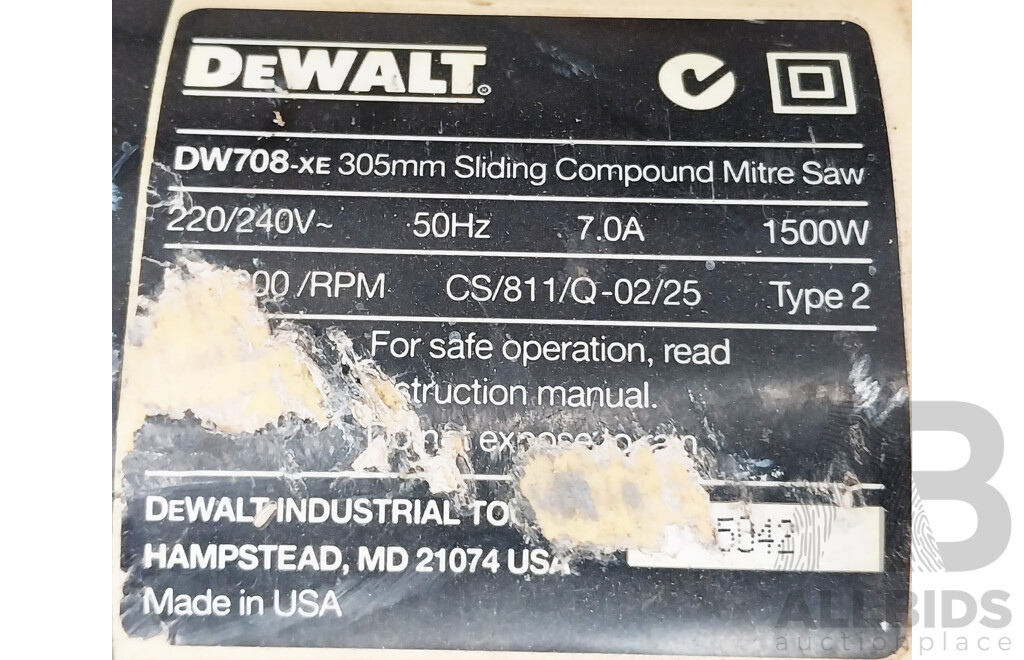 Dewalt DW708-XE Sliding Compound Mitre Saw