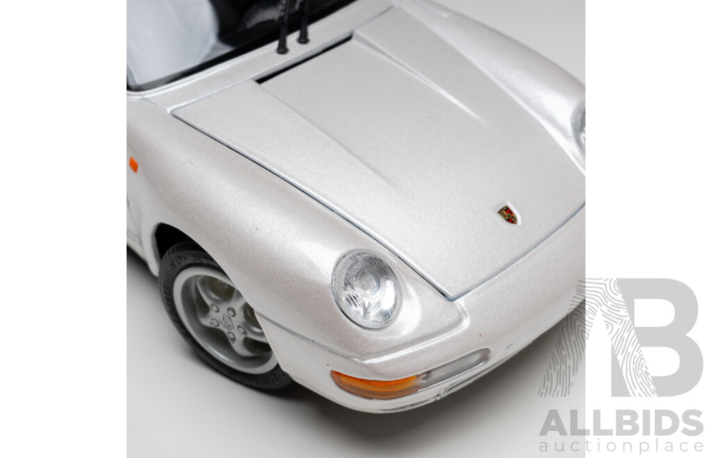 Maisto Special Edition 1994 Porsche 911 (993) Carrera Convertible Pearl White 1:18 Scale Model Car - New