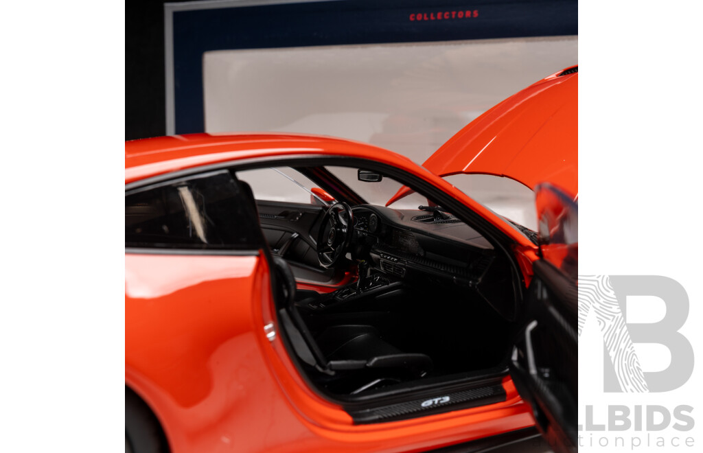 Norev 2021 Porsche 911 GT3 (992) Lava Orange 187300 1:18 Scale Model Car