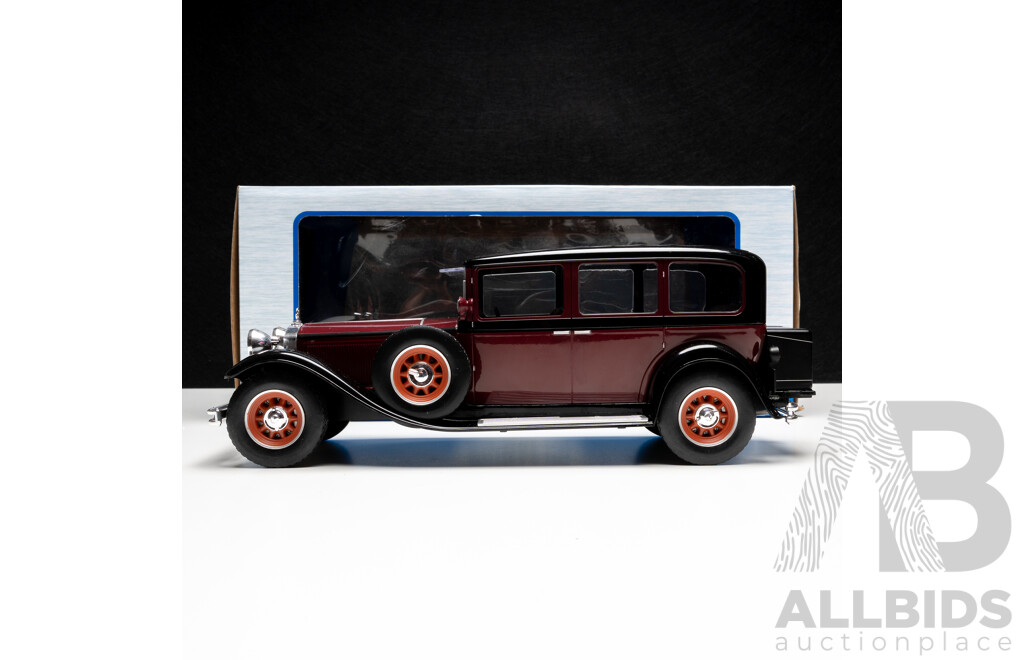 Model Car Group (MCG) 1928 Mercedes Benz Typ Nurburg 460/460K (W08) Maroon / Black 1:18 Scale Model Car