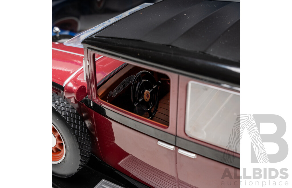 Model Car Group (MCG) 1928 Mercedes Benz Typ Nurburg 460/460K (W08) Maroon / Black 1:18 Scale Model Car