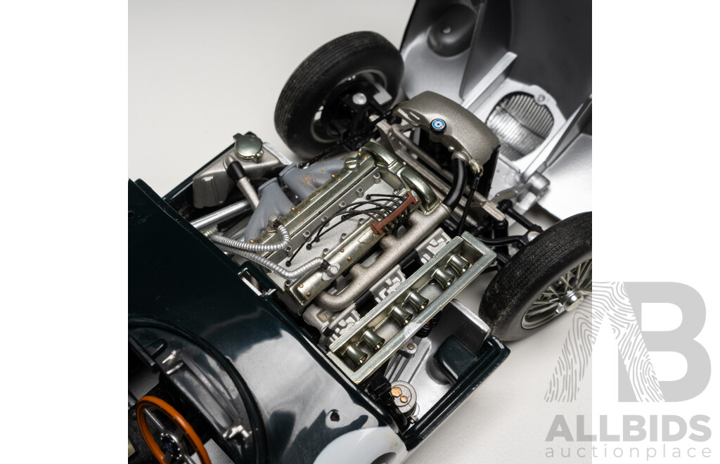 AUTOart Racing Division 1953 Jaguar C-Type LeMans Winner #18 British Racing Green 1:18 Scale Model Car