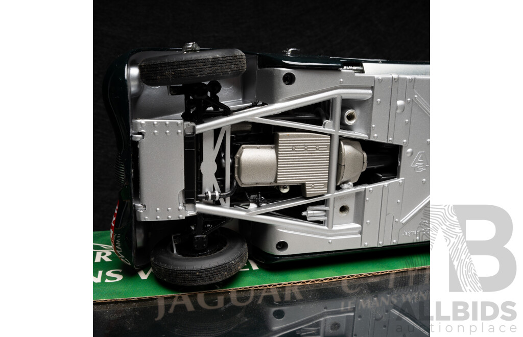 AUTOart Racing Division 1953 Jaguar C-Type LeMans Winner #18 British Racing Green 1:18 Scale Model Car