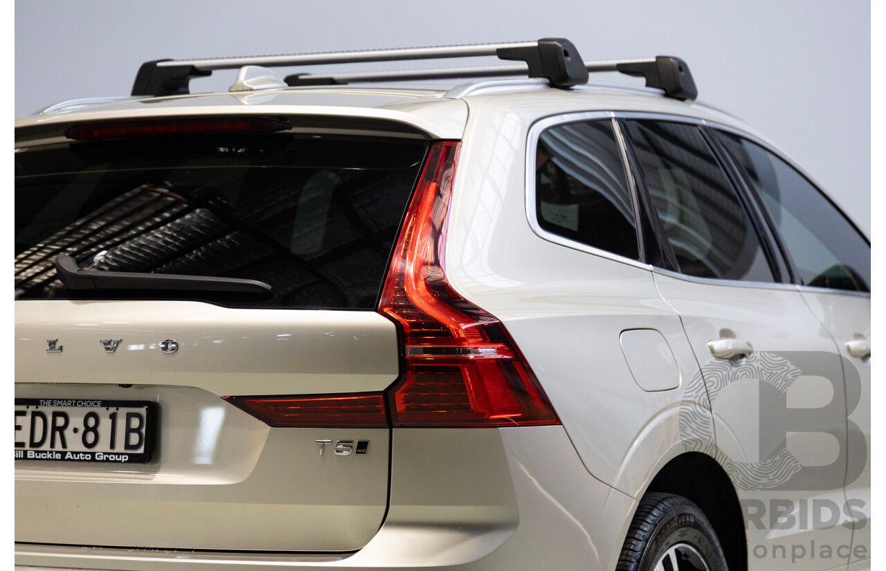04/2019 Volvo XC60 T5 Momentum (AWD) 246 MY19 4d Wagon Gold Turbo 2.0L
