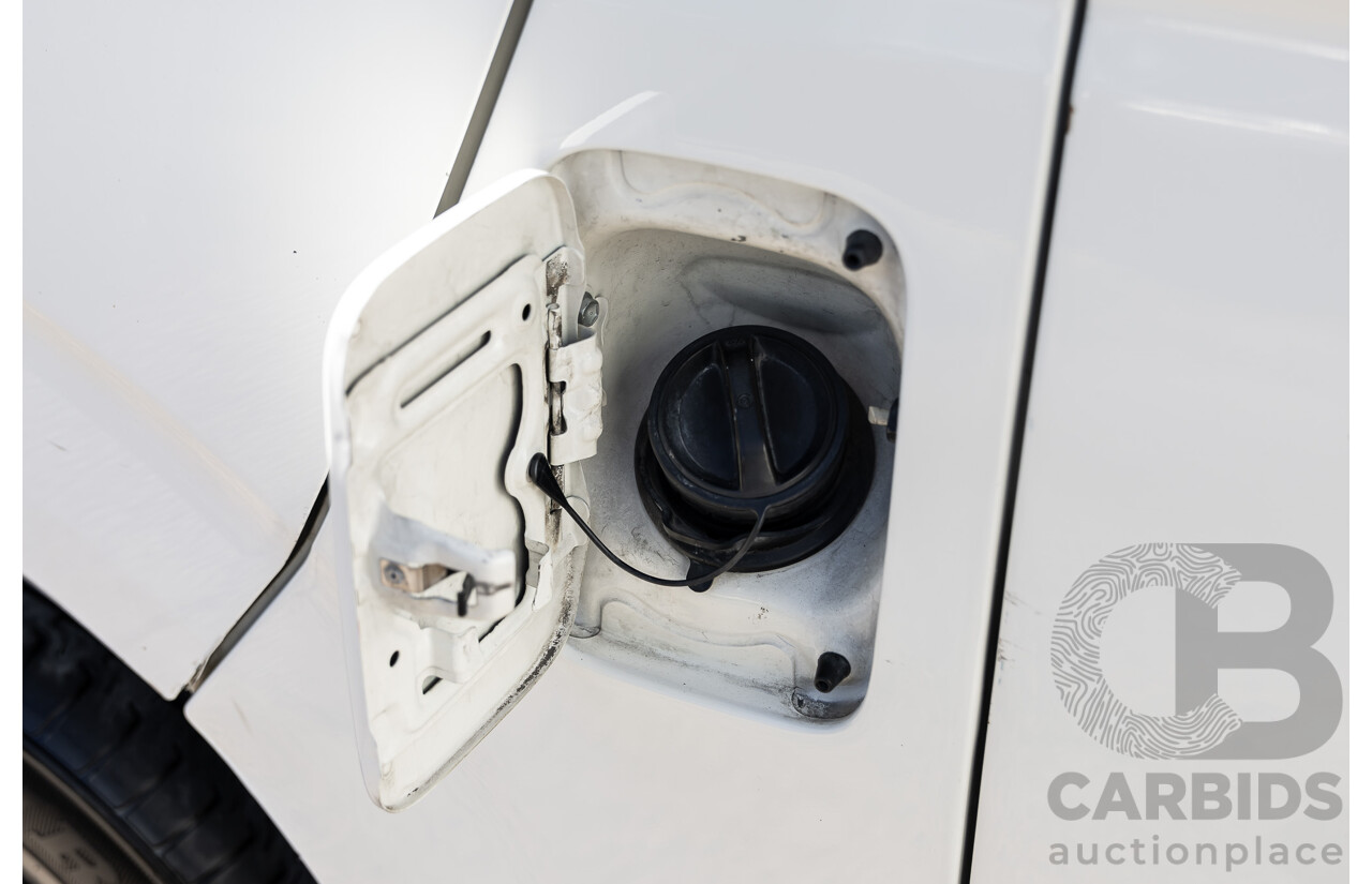 5/2006 Toyota Hiace SLWB TRH221R 4d Van Warm White 2.7L