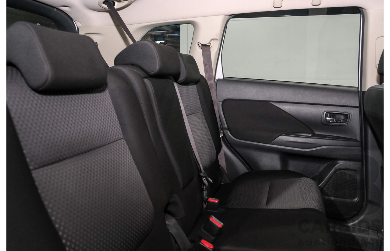 01/2018 Mitsubishi Outlander LS (AWD) ZL MY18.5 4d Wagon White 2.4L - 7 Seater