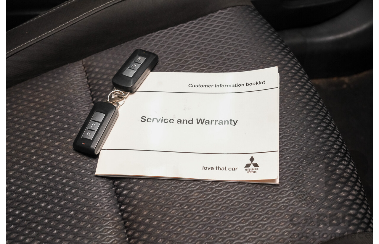 01/2018 Mitsubishi Outlander LS (AWD) ZL MY18.5 4d Wagon White 2.4L - 7 Seater