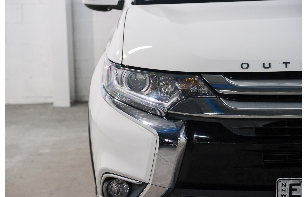 01/2018 Mitsubishi Outlander LS (AWD) ZL MY18.5 4d Wagon White 2.4L - 7 Seater