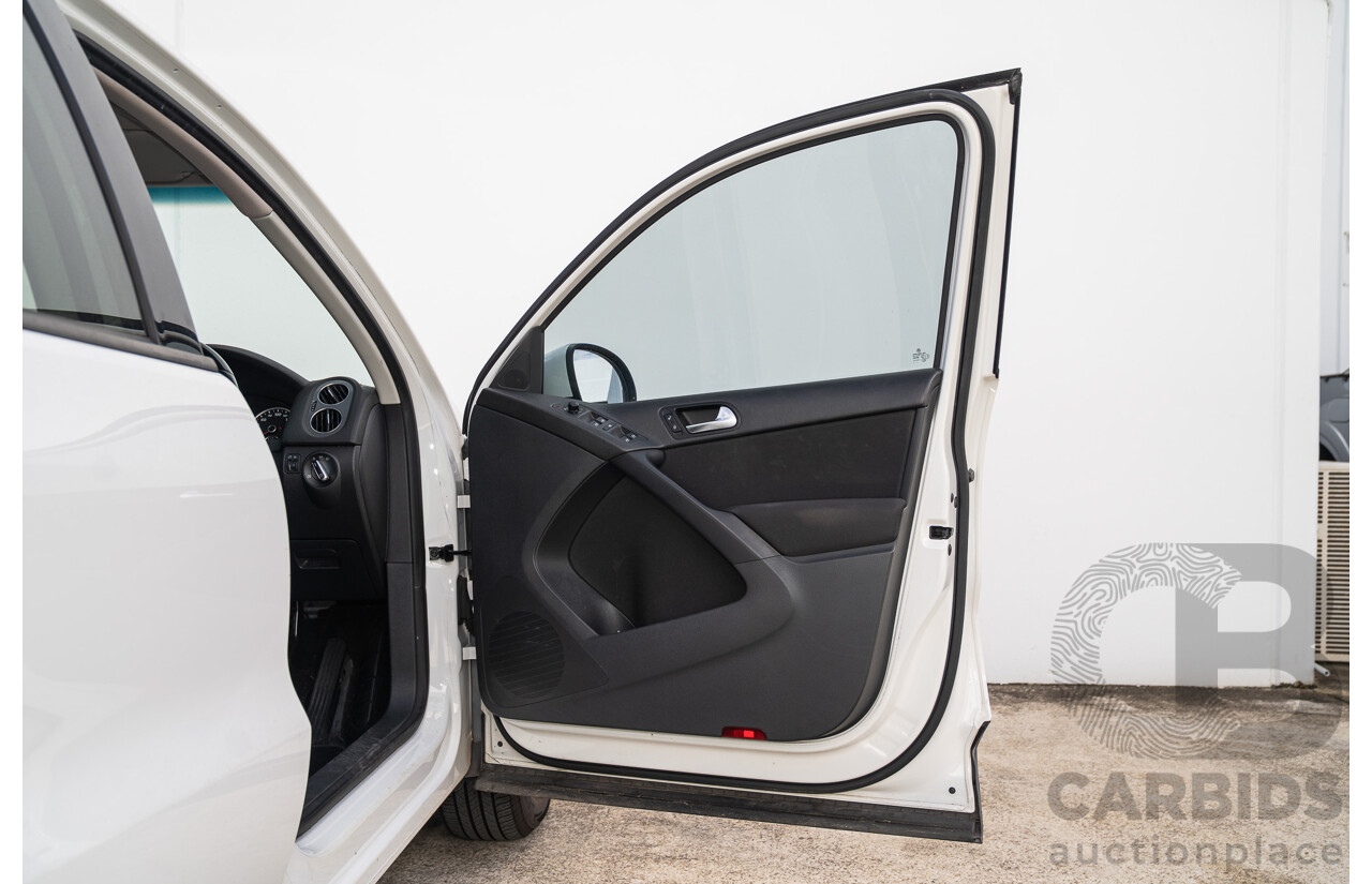 10/2013 Volkswagen Tiguan 118 TSI 5NC MY13 4d Wagon Candy White Twincharged 1.4L