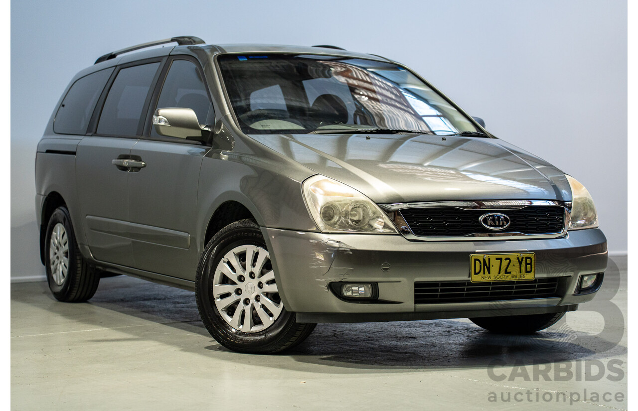 03/2011 Kia Grand Carnival Si FWD VQ MY11 4D Wagon Silver 3.5L