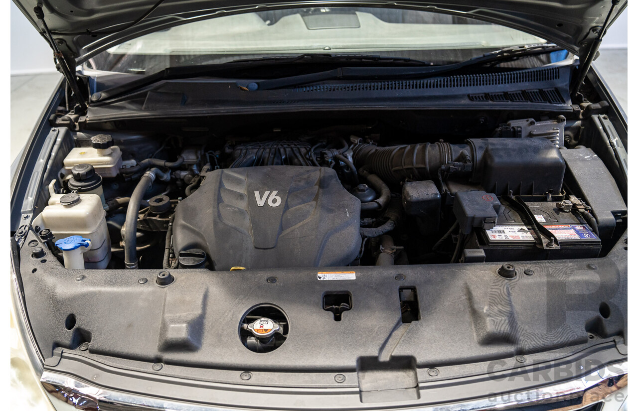 03/2011 Kia Grand Carnival Si FWD VQ MY11 4D Wagon Silver 3.5L