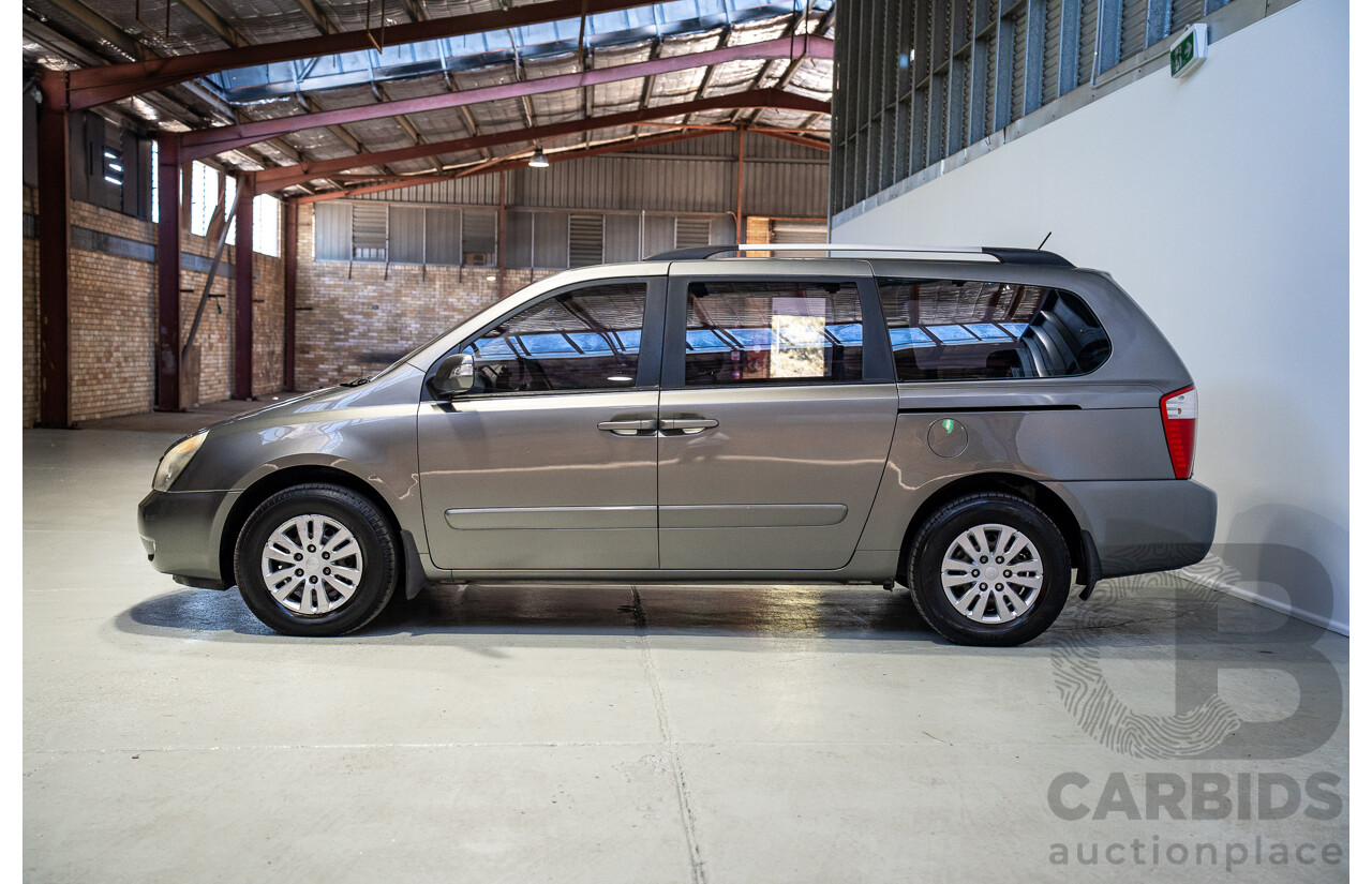 03/2011 Kia Grand Carnival Si FWD VQ MY11 4D Wagon Silver 3.5L