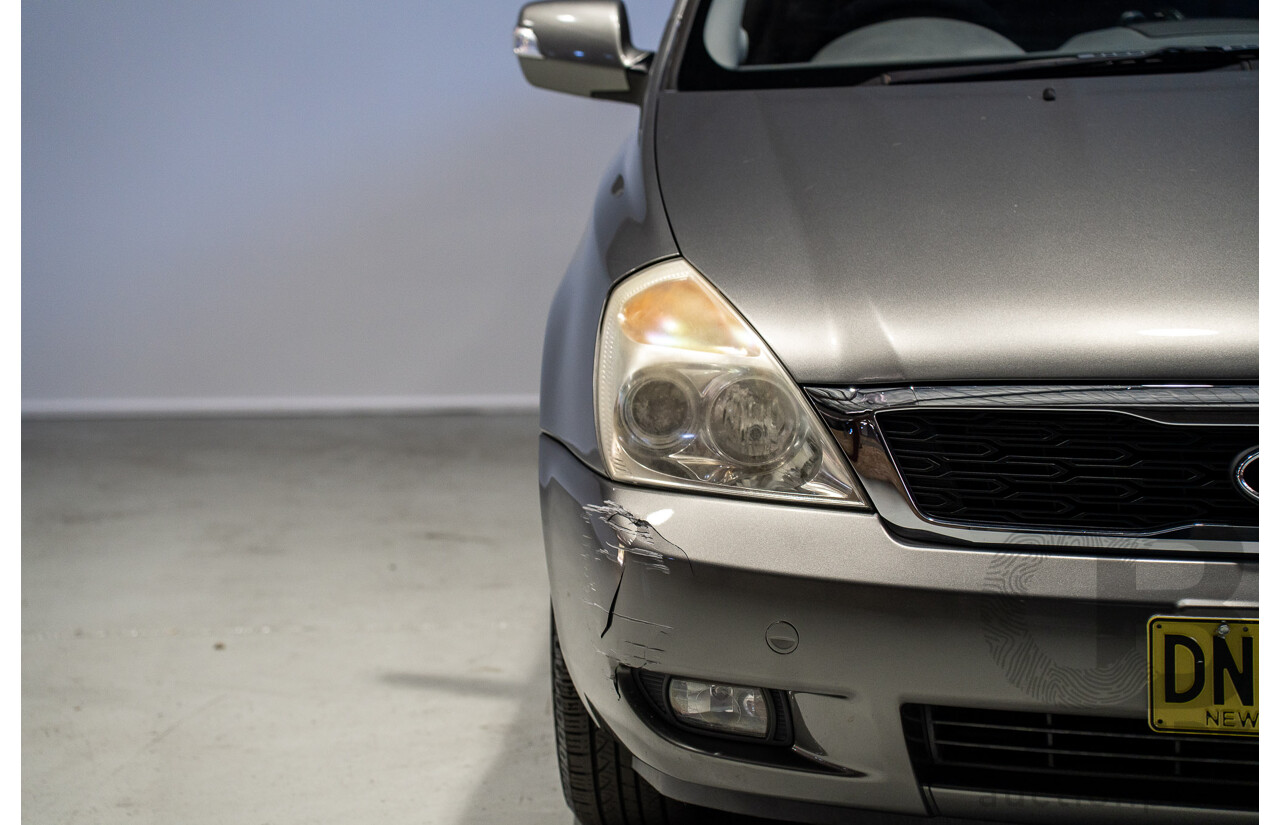 03/2011 Kia Grand Carnival Si FWD VQ MY11 4D Wagon Silver 3.5L