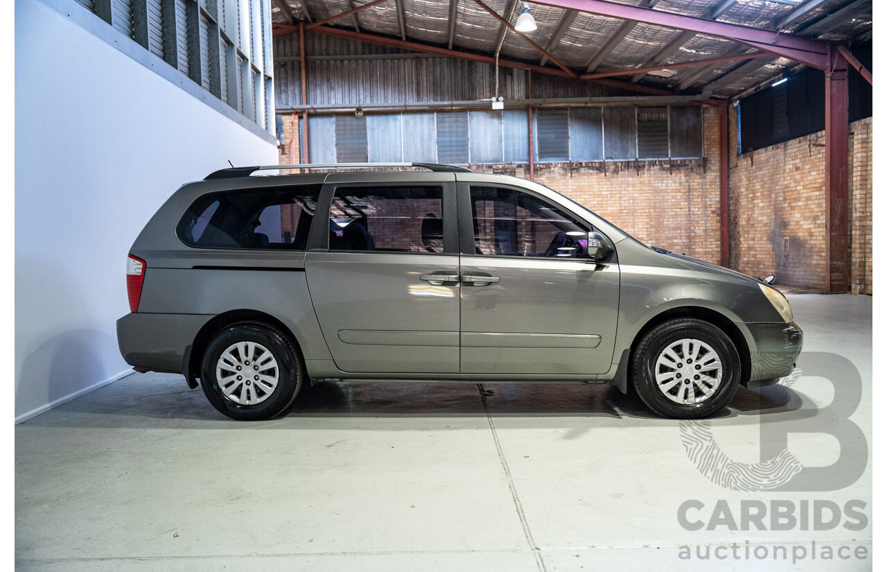 03/2011 Kia Grand Carnival Si FWD VQ MY11 4D Wagon Silver 3.5L