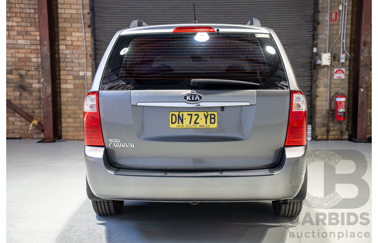 03/2011 Kia Grand Carnival Si FWD VQ MY11 4D Wagon Silver 3.5L