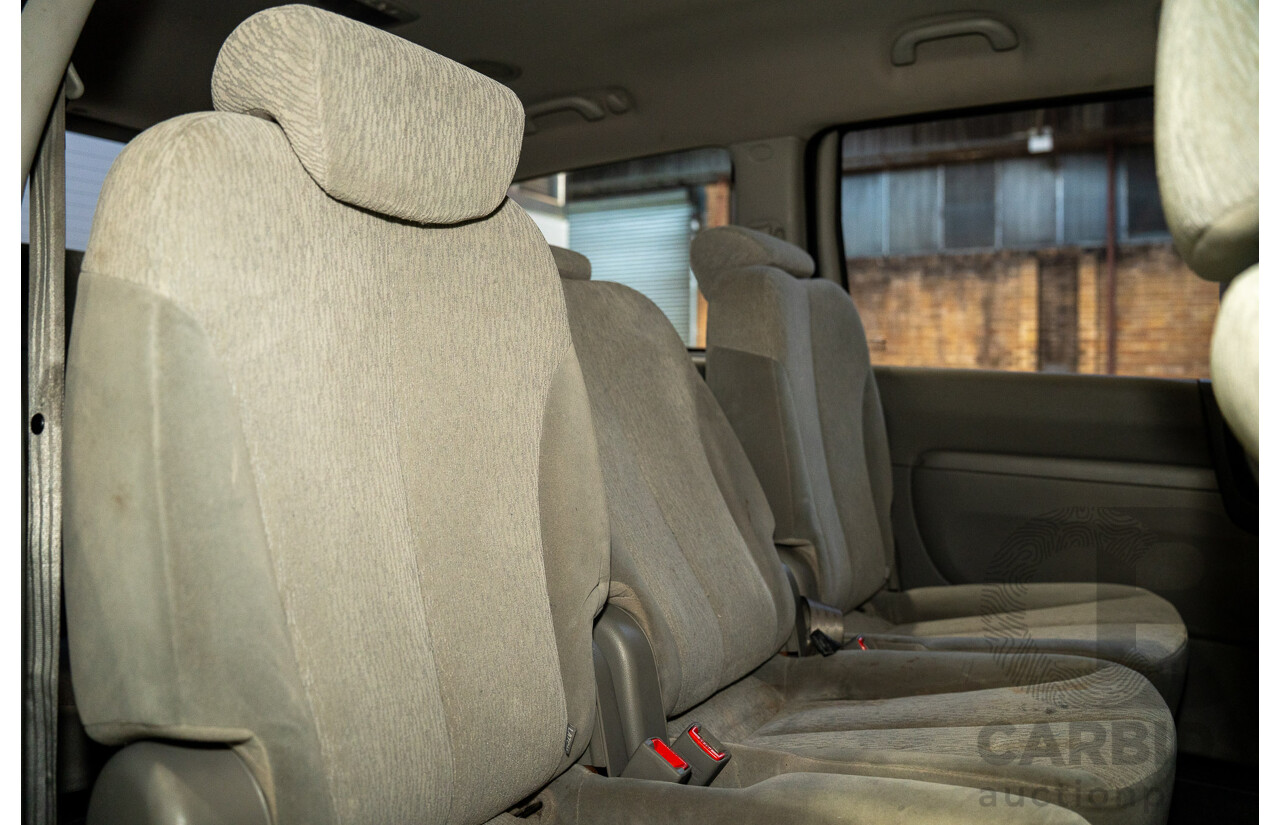 03/2011 Kia Grand Carnival Si FWD VQ MY11 4D Wagon Silver 3.5L