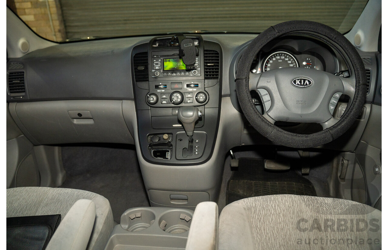 03/2011 Kia Grand Carnival Si FWD VQ MY11 4D Wagon Silver 3.5L
