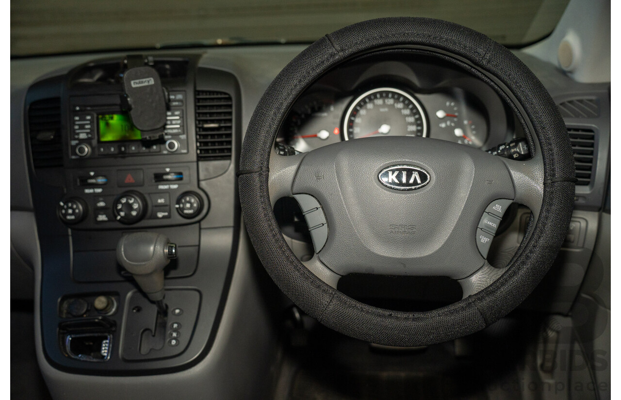 03/2011 Kia Grand Carnival Si FWD VQ MY11 4D Wagon Silver 3.5L