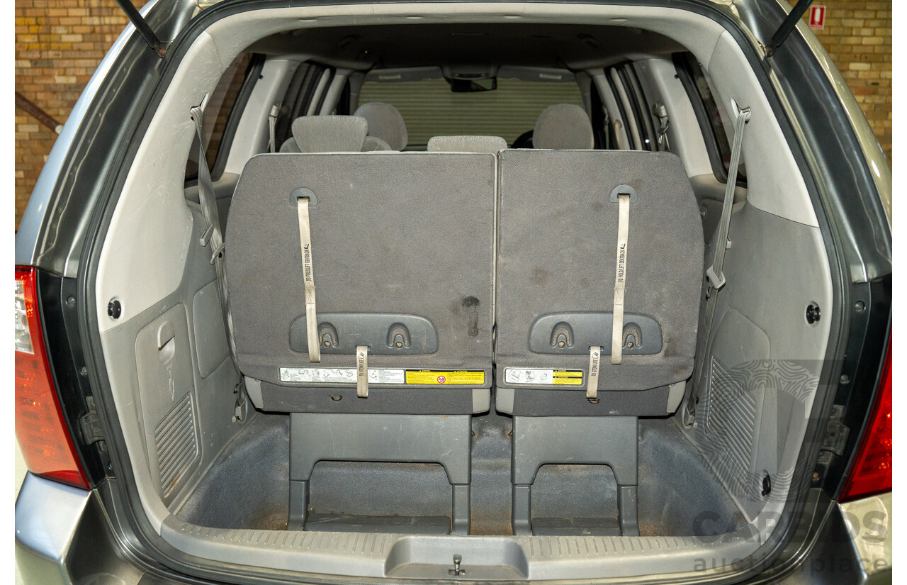 03/2011 Kia Grand Carnival Si FWD VQ MY11 4D Wagon Silver 3.5L