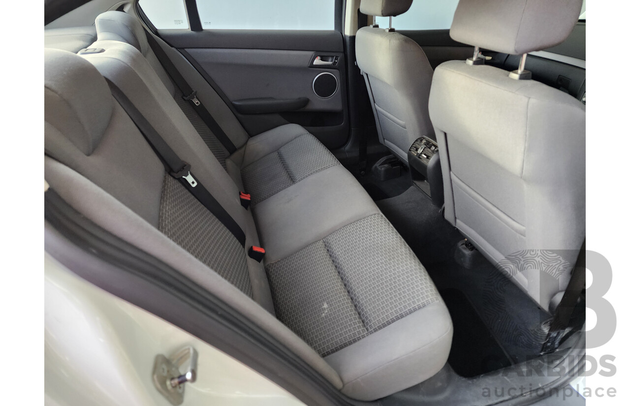 10/2010 Holden Commodore Omega VE MY10 4d Sedan White 3.0L