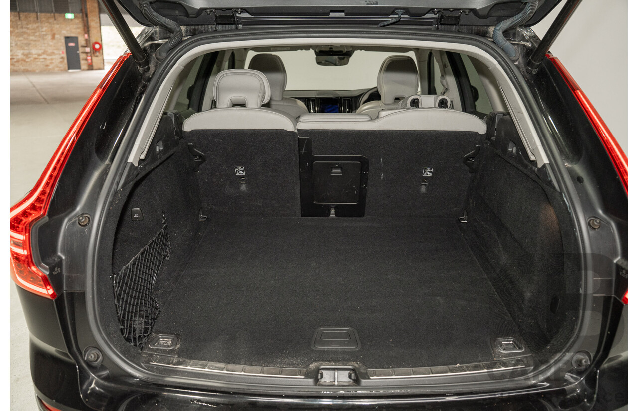 12/2020 Volvo XC60 T5 Inscription (AWD) 246 MY21 4d Wagon Onyx Black Metallic Turbo 2.0L