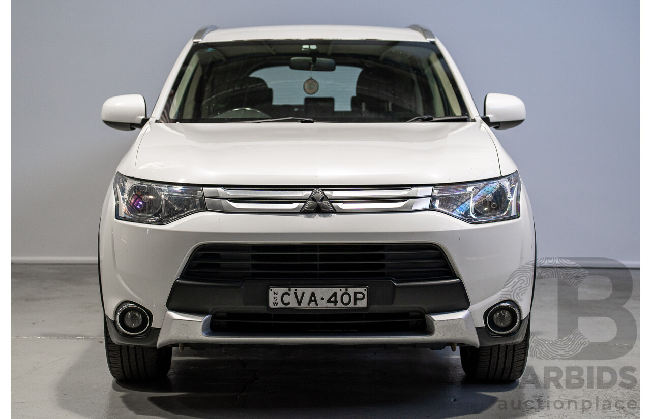 05/2014 Mitsubishi Outlander ES (4x4) ZJ MY14.5 4d Wagon White 2.4L