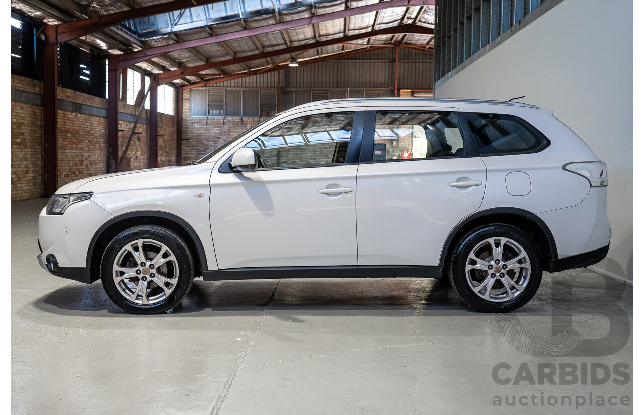 05/2014 Mitsubishi Outlander ES (4x4) ZJ MY14.5 4d Wagon White 2.4L