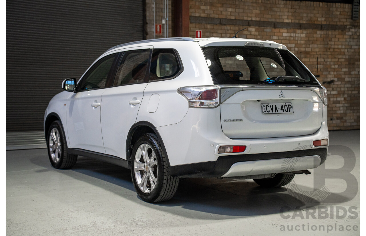 05/2014 Mitsubishi Outlander ES (4x4) ZJ MY14.5 4d Wagon White 2.4L