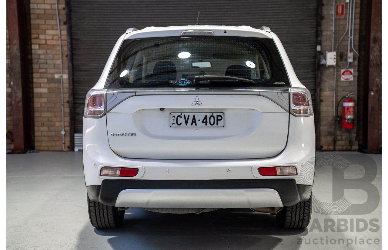 05/2014 Mitsubishi Outlander ES (4x4) ZJ MY14.5 4d Wagon White 2.4L