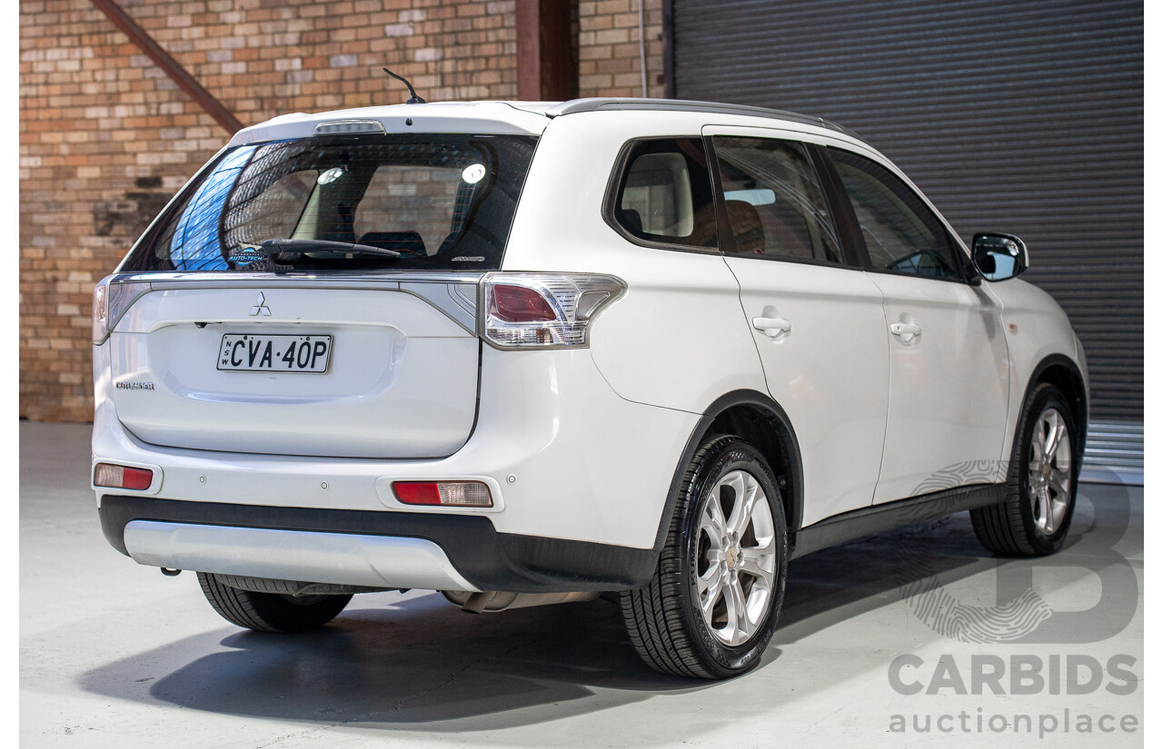 05/2014 Mitsubishi Outlander ES (4x4) ZJ MY14.5 4d Wagon White 2.4L