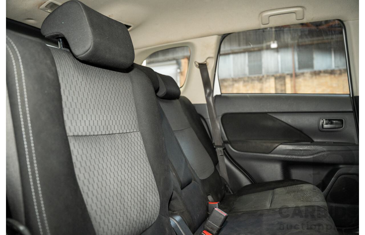 05/2014 Mitsubishi Outlander ES (4x4) ZJ MY14.5 4d Wagon White 2.4L
