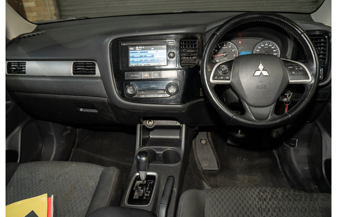 05/2014 Mitsubishi Outlander ES (4x4) ZJ MY14.5 4d Wagon White 2.4L