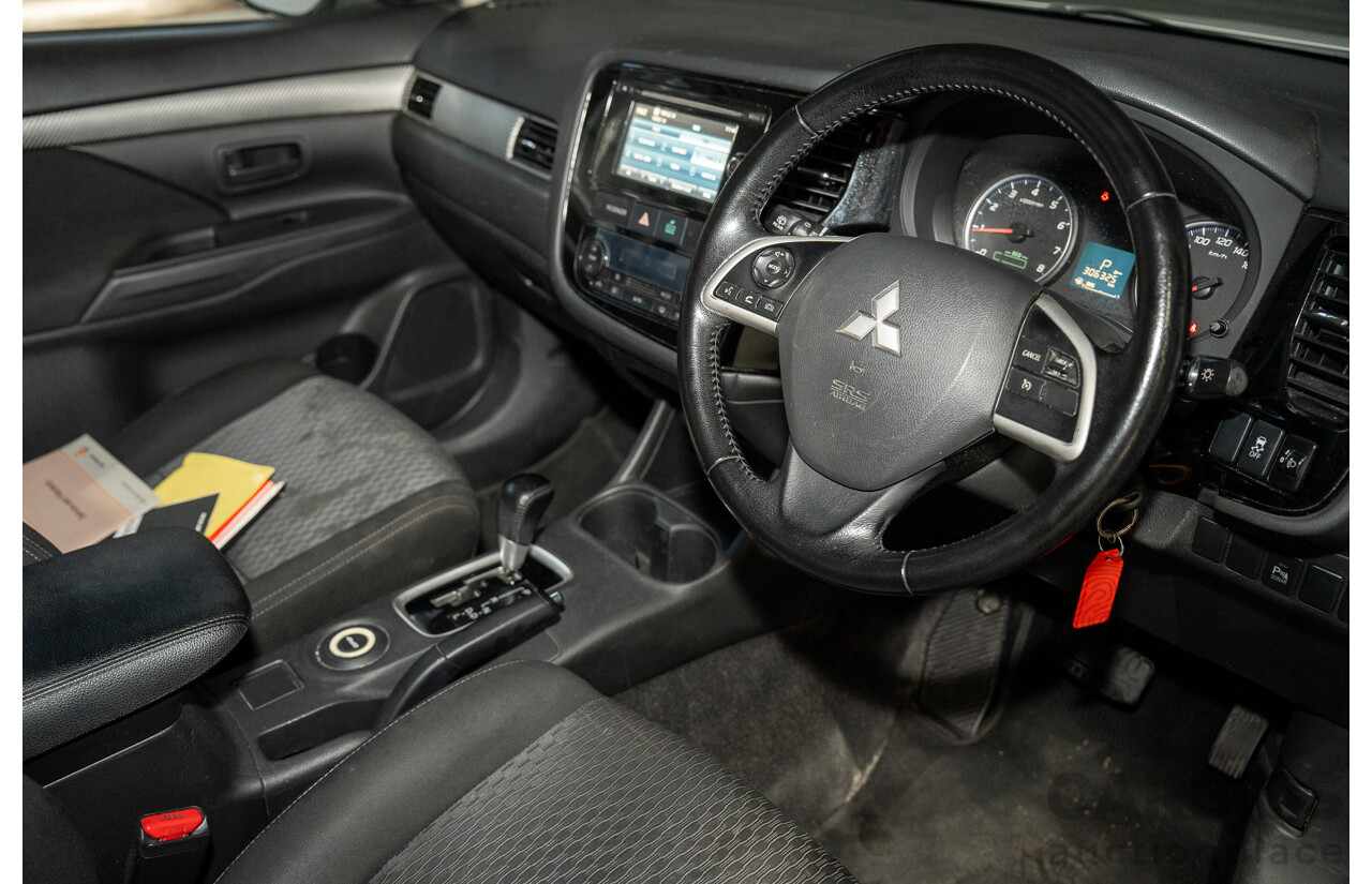 05/2014 Mitsubishi Outlander ES (4x4) ZJ MY14.5 4d Wagon White 2.4L