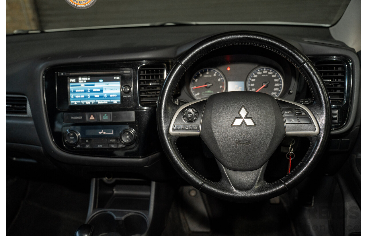 05/2014 Mitsubishi Outlander ES (4x4) ZJ MY14.5 4d Wagon White 2.4L