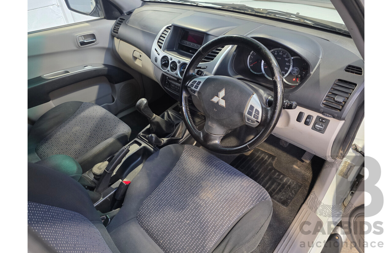 08/2011 Mitsubishi Triton GLX-R (4x4) MN MY11 Double Cab Utility White 2.5L